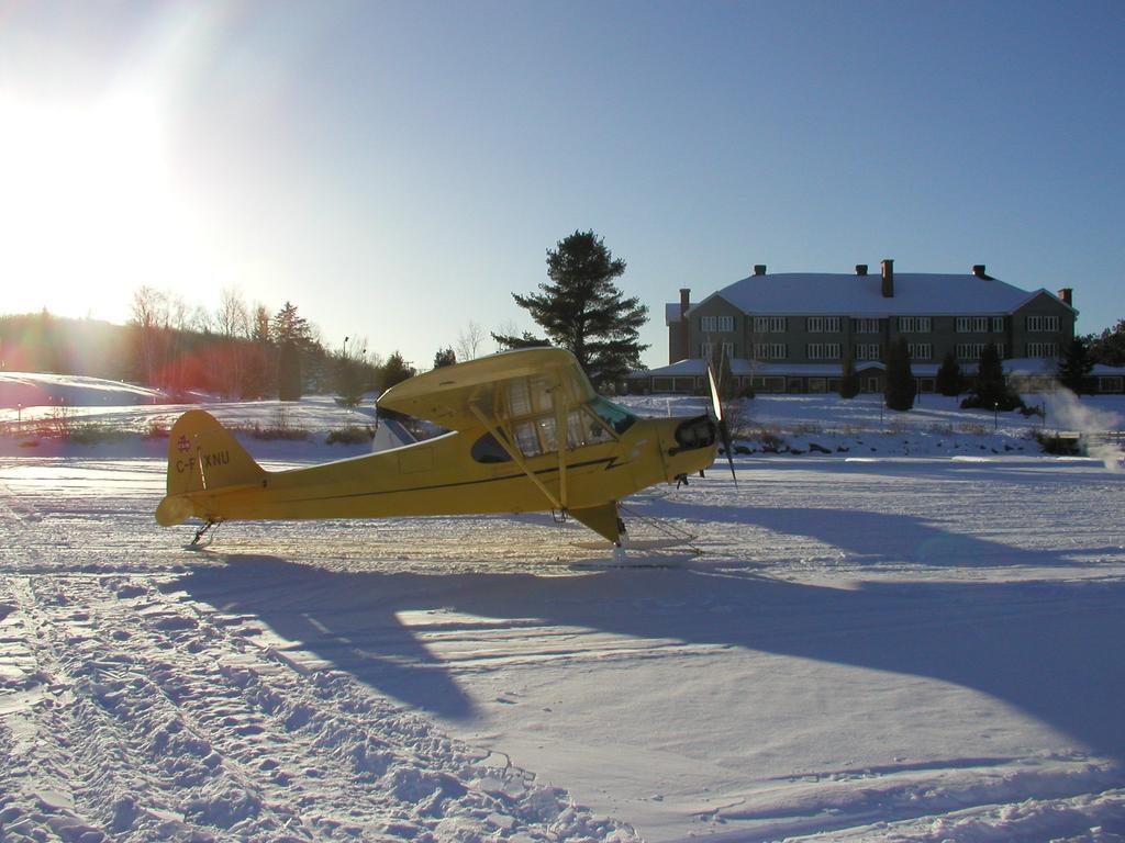 Auberge Du Lac-A-L'Eau-Claire Saint-Alexis-des-Monts Exterior photo